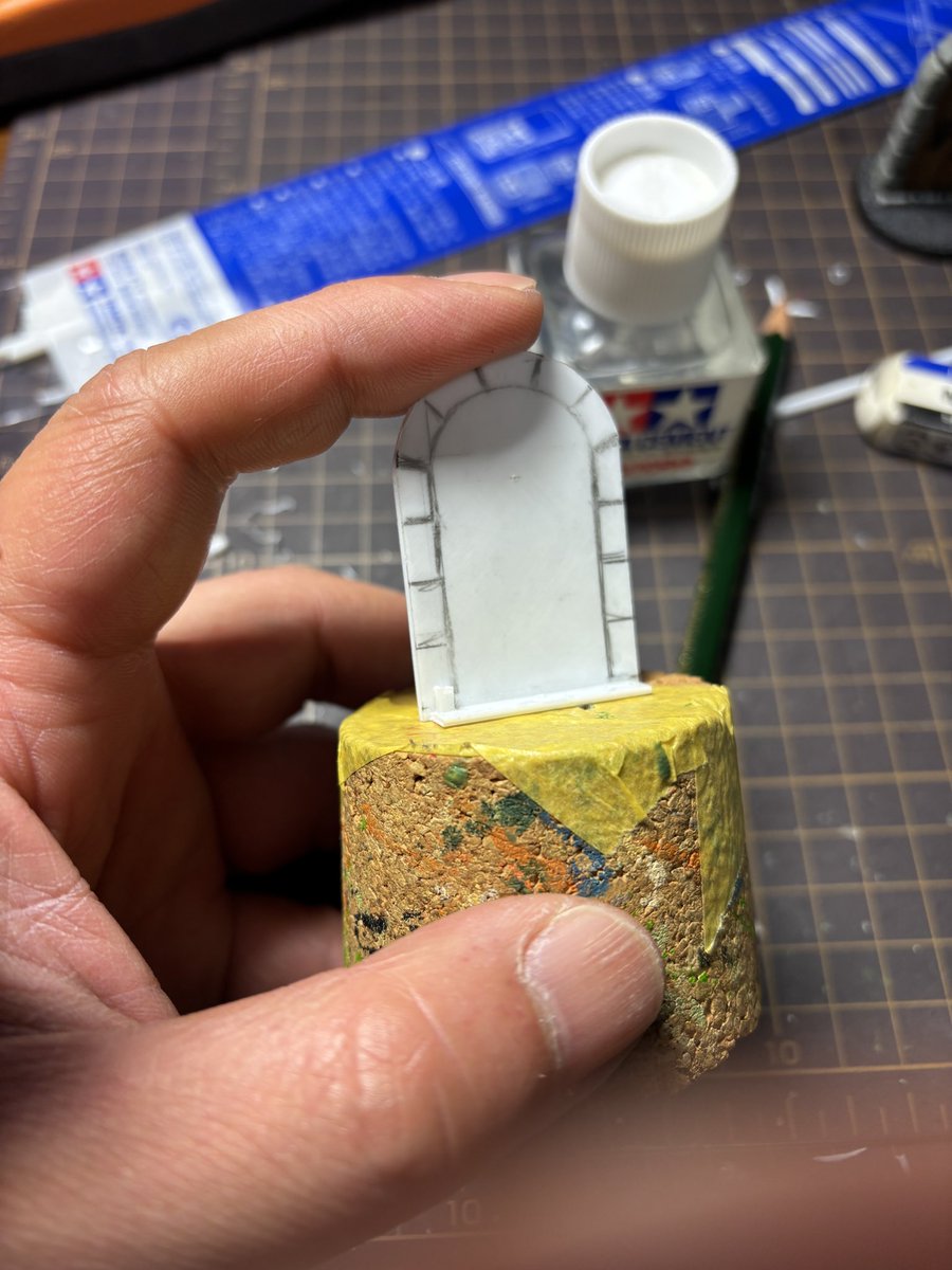 Paint_Hermit's tweet photo. ファンタジーの血湧き肉躍る冒険に扉は欠かせないアイテムだ。俺はそう思っている。

扉があると夢が広がるだろ？　扉の先に待つものが、良い夢か悪夢かは別として！ https://t.co/qGttJEc8R3