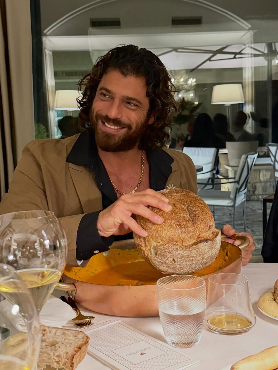 yforworld's tweet image. #Repost @canyaman
In Italia si mangia bene 🇮🇹🥖
#canyaman #cy_forworld
