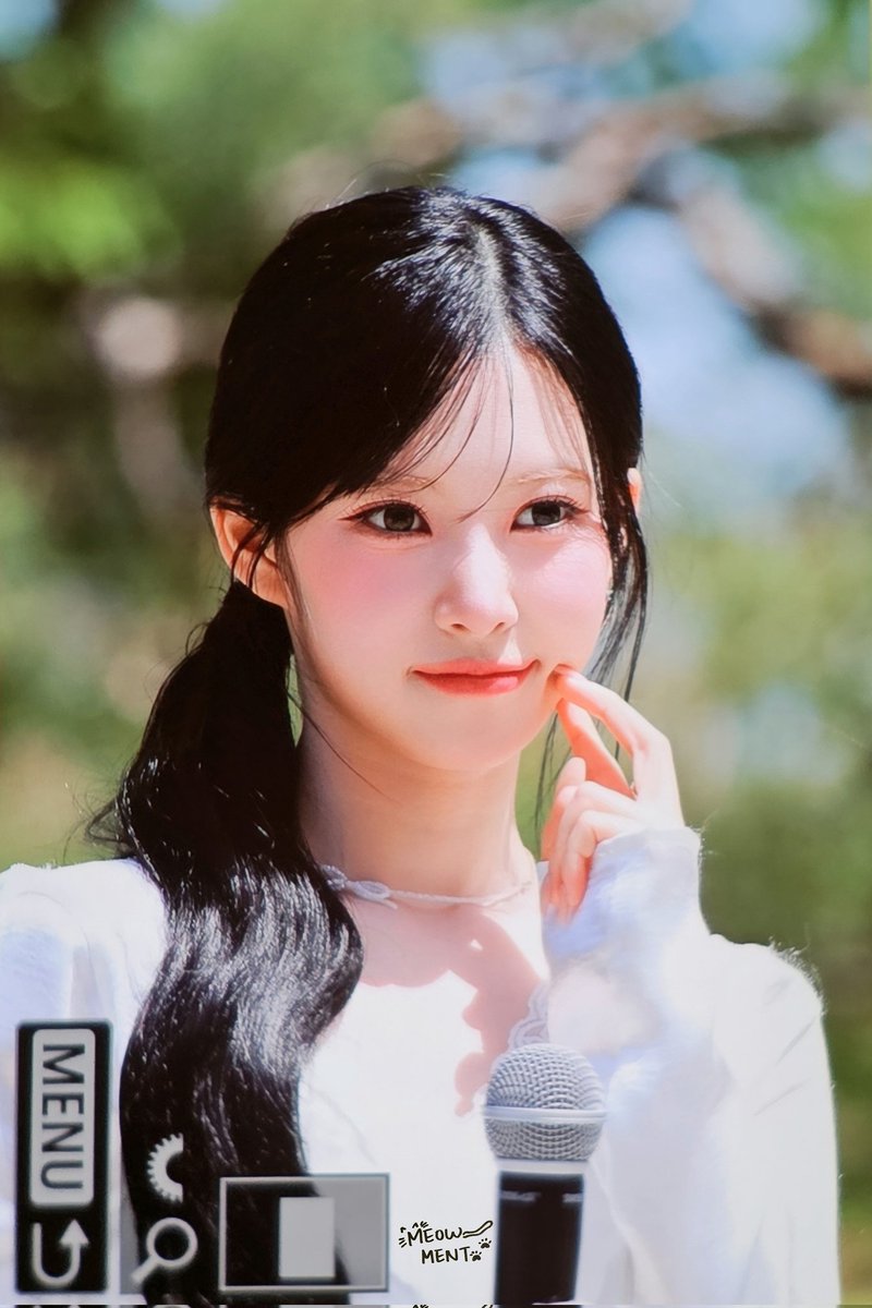 LIV_Meowment's tweet photo. 260418 음악중심 미니팬미팅 리브 preview
#RESCENE #리센느 #리브 #リセンヌ #LIV https://t.co/T8Nq28I7oE