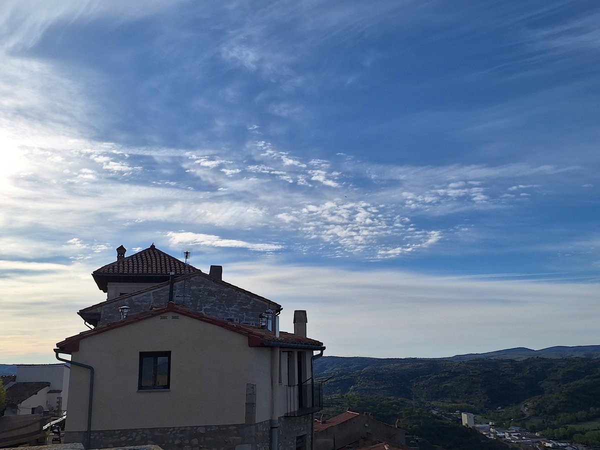MeteoMorella's tweet photo. Observatori #Morella T. Mínima 12,5 ⁰C,T. Mínima fàbrica  de Giner 4,1 ⁰C, 1017,1 hPa. Cielo poco nuboso. Buen sábado. 
 @AEMET_CValencia @AlexMuozGarc
 @AlendaMavi  @fran40tf
    @rasalvi49   @Fran_Lorenzo95  @minervagra @sibilafc @fran40tf   @anamaria190977 @apuntoratge https://t.co/cfnwC3mouj