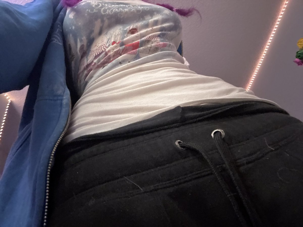 zoey🦇 !! tweet media