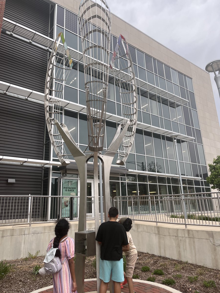 The Science Olympiad Team had a great afternoon at the University of Illinois getting ready for the state competition. Wishing the best to our Bulldogs! 🥼🧪🪴🌎