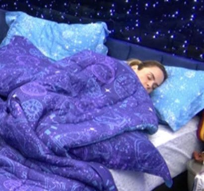 passei anos saindo tanto p rolê final de semana que nem tenho mais vontade de sair só as vezes e olhe lá prefiro ficar na minha caminha deitadinha