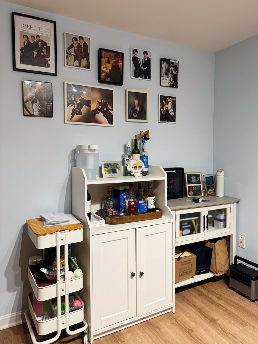 🆕 what else am i supposed to do with empty wall space? 🤷🏻‍♀️