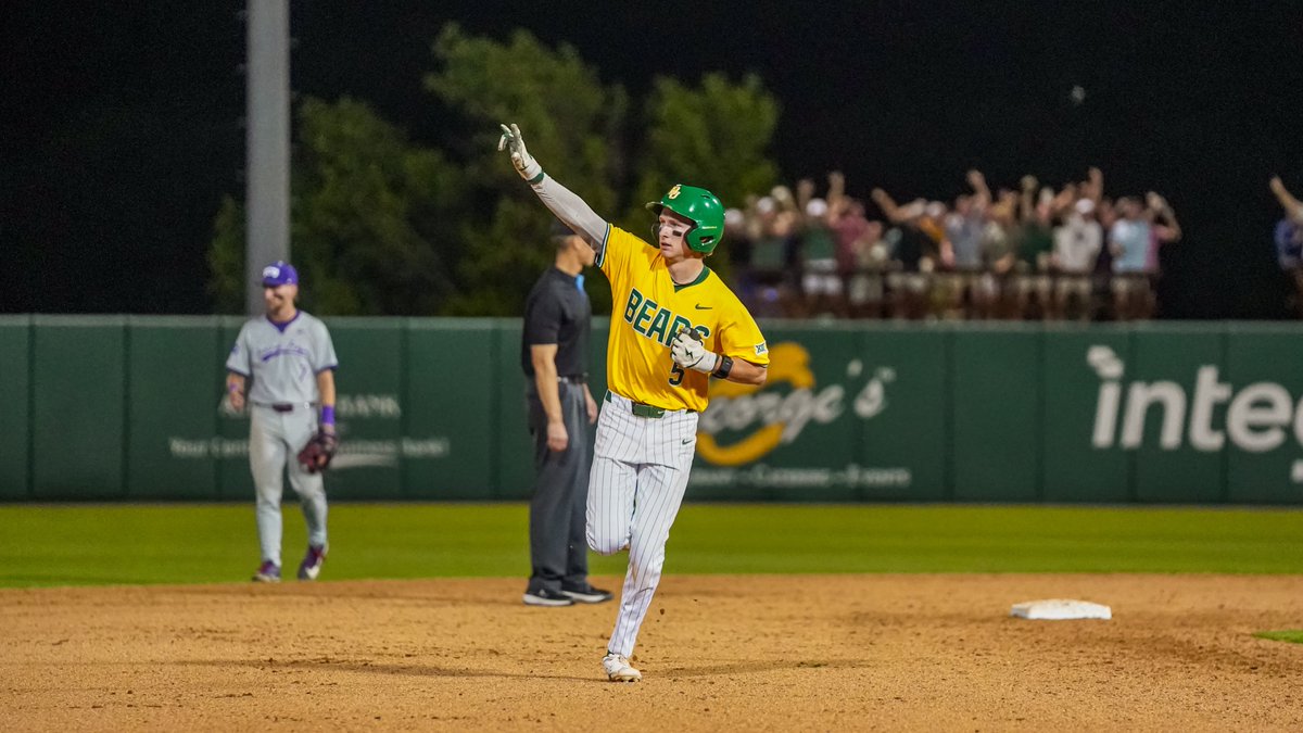 BaylorBaseball's tweet image. Party with 🅿️ 🎉

#SicEm 🐻⚾️ | #Together