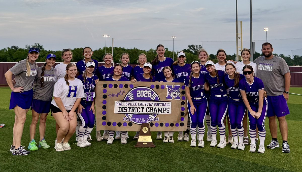 AireBrisset2028's tweet image. 5A | District 10 Champions. It’s playoff time! #BuiltForMore #Hallsville #Royalty