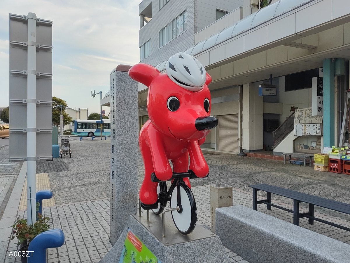 Grace18202077's tweet photo. 昨日、銚子電鉄に乗りにいきました！千葉ならではの牧歌的な風景…。最後は銚子駅前のチャリ通のチーバクンです！ https://t.co/xxO0neetTF