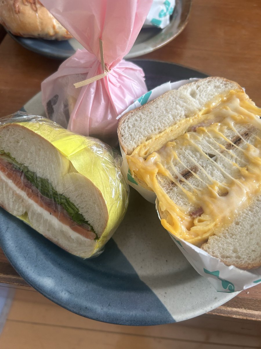 池ノ上「ASA」のベーグルで
ブランチ🥯

名物の「メルト」が買えた😆
うまーい🎶