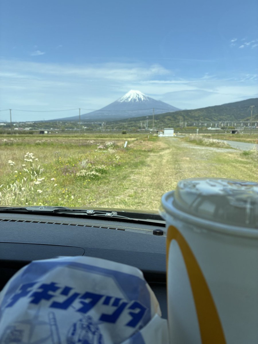 Papann16's tweet photo. いただきます
#チキンタツタ
#アイスコーヒー
#富士山 https://t.co/9cLO0ewFb6