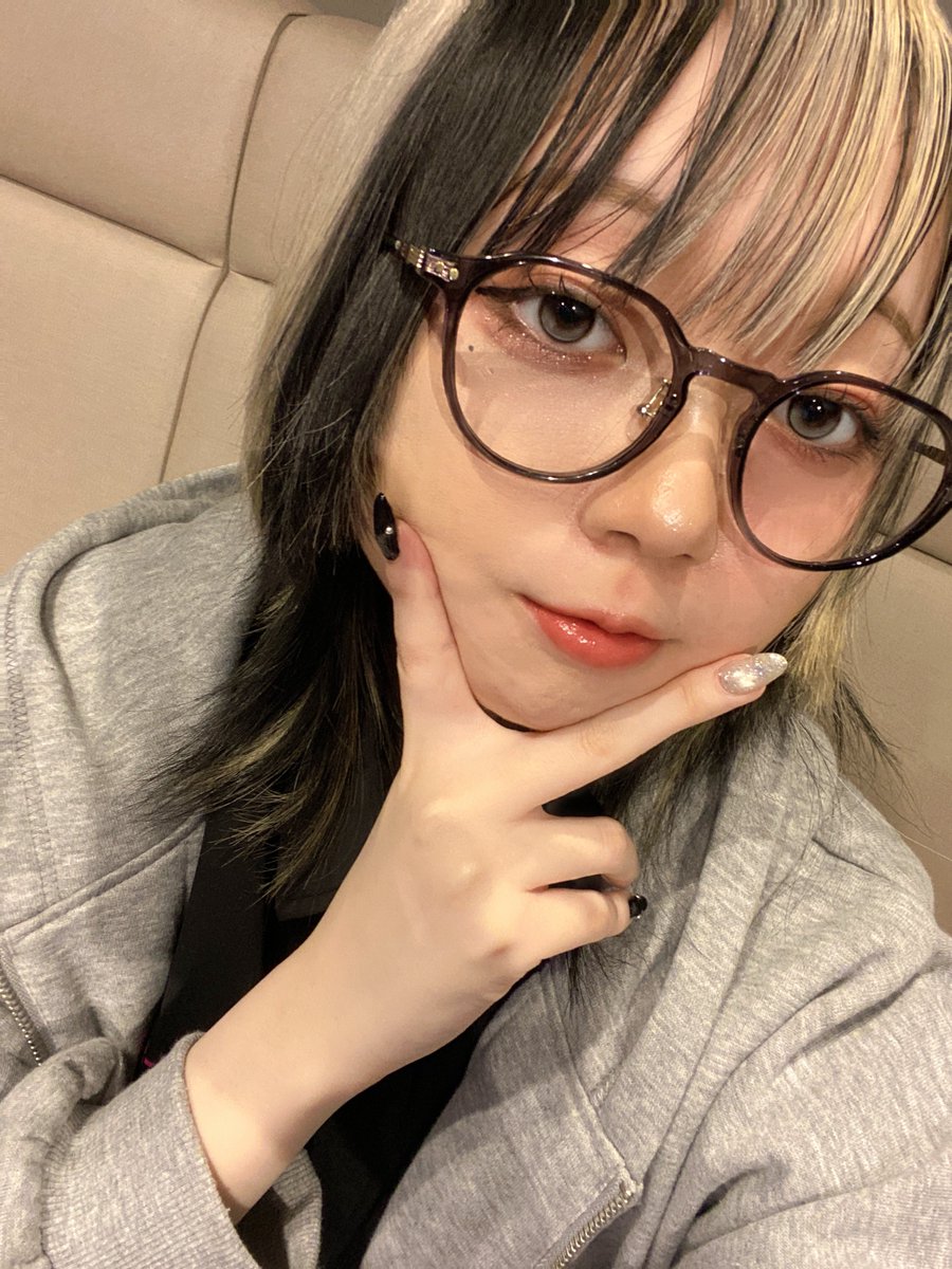 朝日奈 あーる。 tweet media