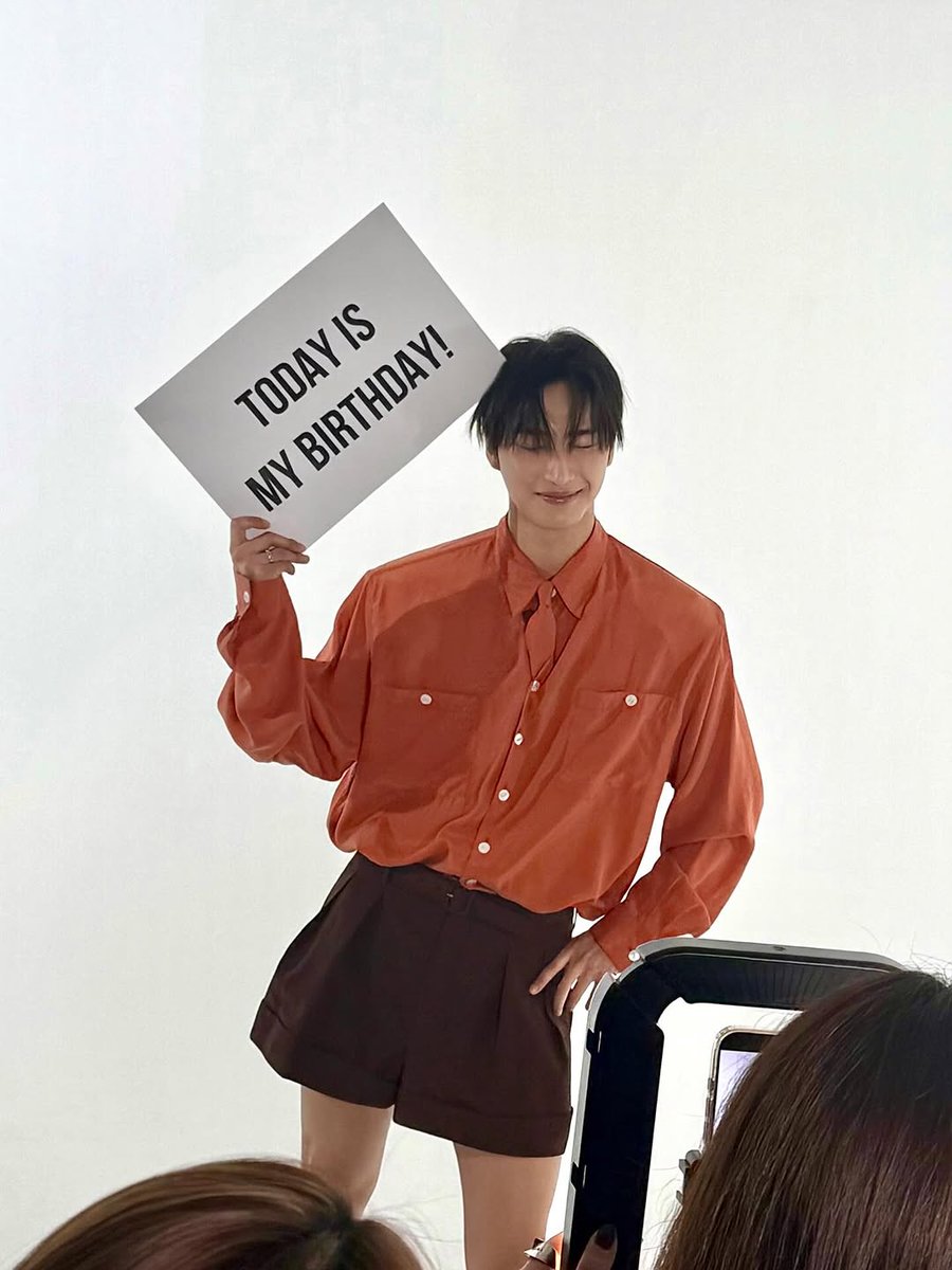 seonghwza's tweet image. celebrating my birthday... #late_post #haha