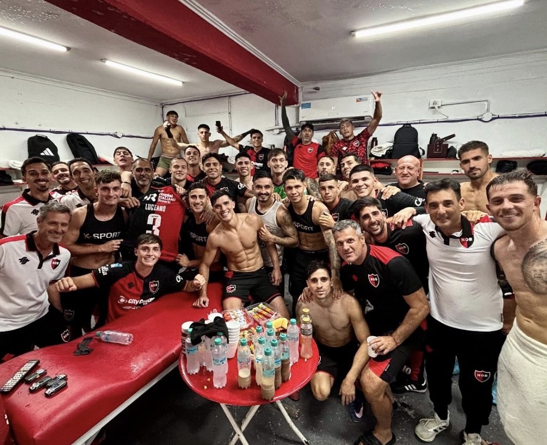 El mensaje en redes sociales

"𝙏𝙊𝘿𝙊𝙎 𝙅𝙐𝙉𝙏𝙊𝙎" 🔴⚫️