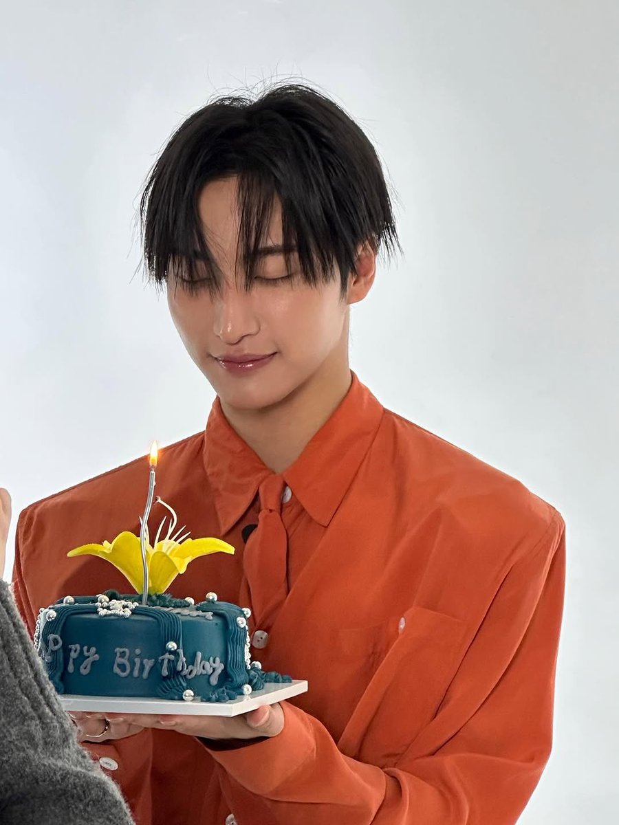seonghwza's tweet image. celebrating my birthday... #late_post #haha