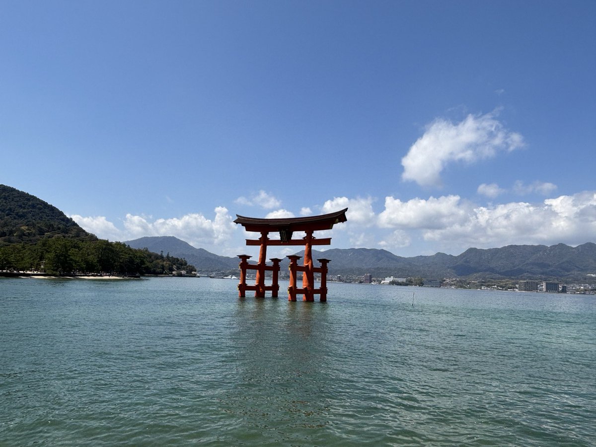 ch1111tara's tweet photo. だいぶ留守にしておりました。
平日は疲弊することが多くなってきましたが周りの方々の支えや休日のリフレッシュでなんとか保てております
最近のこと。King Gnuのライブのため人生初の広島に行ってきました。素敵なところでしたまた行きたいなあ https://t.co/1qXbei62jF