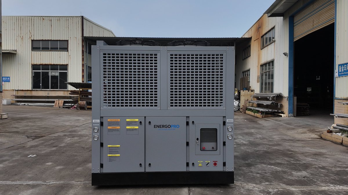 JecicoolSino's tweet image. Watch our 550 kW air-cooled screw chiller come to life at JECICOOL! From assembly to testing – built with care &amp;amp; precision. ❤️❄️

Specs: Hanbell RC2-510A | R134a | 12/7°C water | Shell &amp;amp; tube | Siemens PLC | 3 modes | Natural cooling +2°C

#CoolingSolutions #WaterChiller #Chiller
