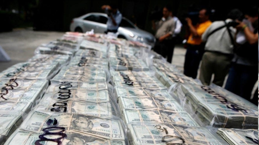 Bitcoin_Teddy's tweet photo. Pablo Escobar lost $2.1 billion a year to rats eating his cash

He was making so much money that he couldn't store it fast enough

At his peak, the cartel was bringing in $420 million per week

Warehouses full of cash stacked from the floor to the ceiling

The problem? Rats were eating the bills

Billions a year lost just to rats and water damage

That's $5.7 million a day gone and nobody even cared

He even spent $2,500 a month just on rubber bands to hold the cash together

One night on the run, his family got cold

So they burned $2 MILLION in cash to keep them warm

Forbes put him on their billionaire list and he was once the 7th richest person in the world

His accountants couldn't even count it all, they just estimated

This man had so much money it was literally rotting faster than anyone could spend it