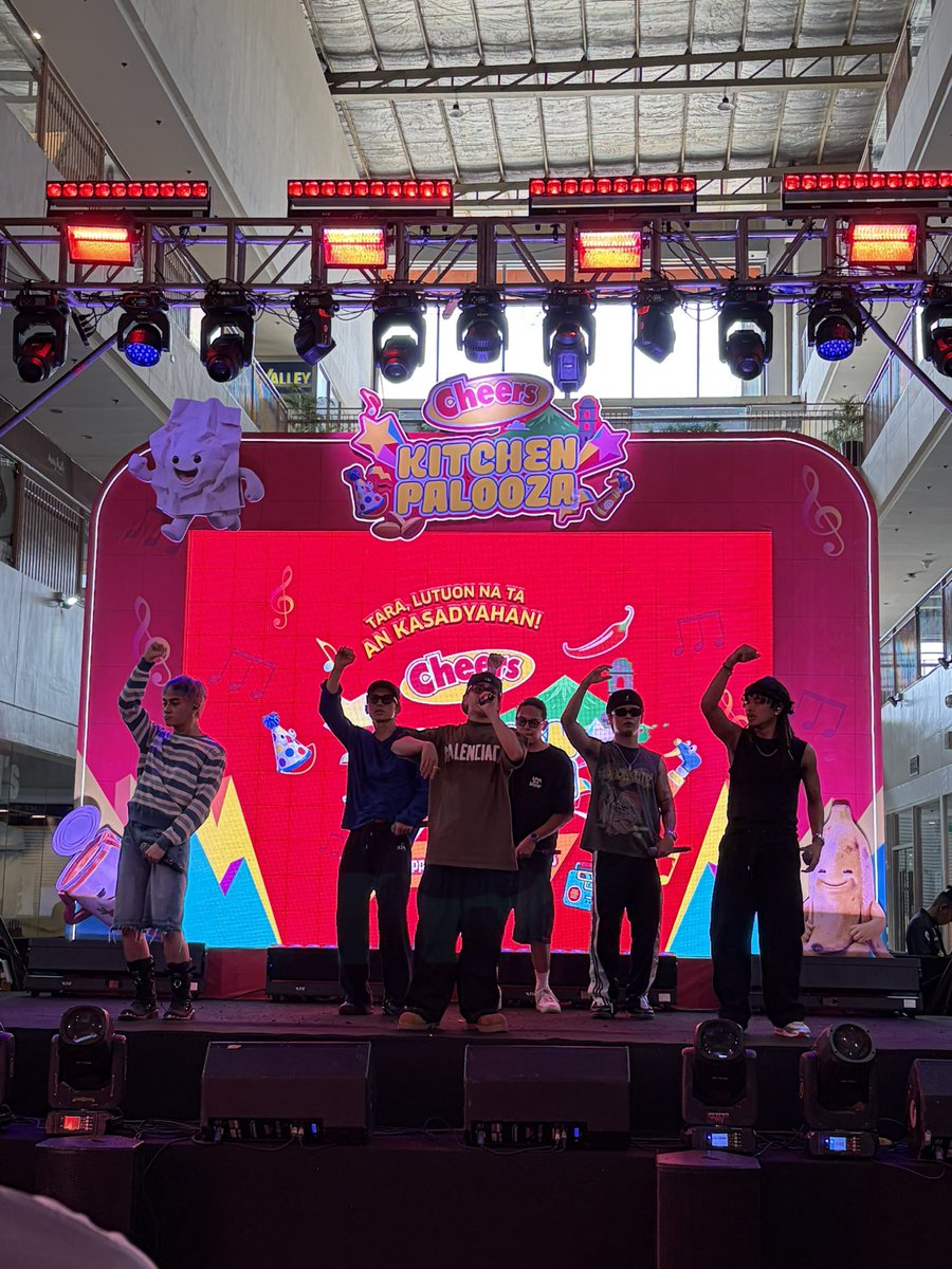 Our Messties <a href="/Official_ALAMAT/">ALAMAT ᜀᜎᜋᜆ᜔ 🇵🇭</a> are all set and done with sound check! 🔥

DON’T MISS OUT!! Make sure to drop by here at Ayala Malls Legazpi Activity Center for a summer celebration like no other! 🌞🎉

#CheersKitchenpaloozaBicol #SummerCheers #CheersxALAMAT