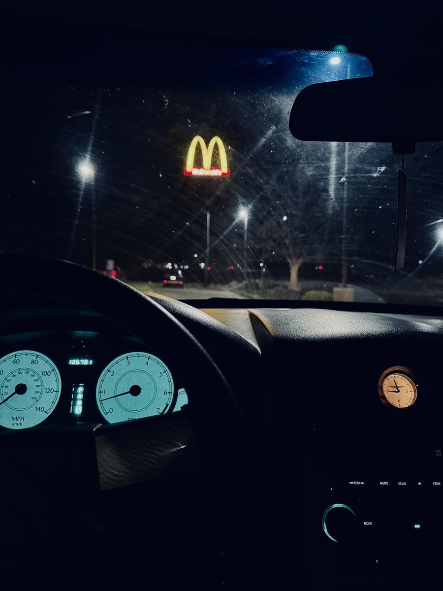 armedglamorous1's tweet image. Chels—said let’s go on an adventure! MCDs plzzzz — @mcdonalds 🍟 🍔 🤪👀 #TGIF girls nights include banger music 🎸 🔥💥🎶 , cute Christmas jams 🎄 🎁 , and that MCDs @cocacola ✨STAY @armedandglamorous y’all 💋 XoXo the Twinzies*
#fashion #mcdonalds #style #cruise