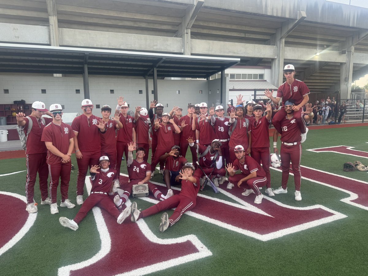 DestrehanBB's tweet photo. Back against the wall.. We'll double down on Destrehan!!!! J-CAIN SAID SEE YOU TOMORROW!
#12Strong https://t.co/XJf1cYchvC