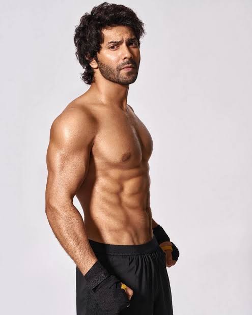 #HaiJawaniTohIshqHonaHai  brings a surprise twist as #KritiSanon joins #VarunDhawan for a cameo dance track .

The duo has shot a high-energy post-credit song to end the film on a celebratory note.✅