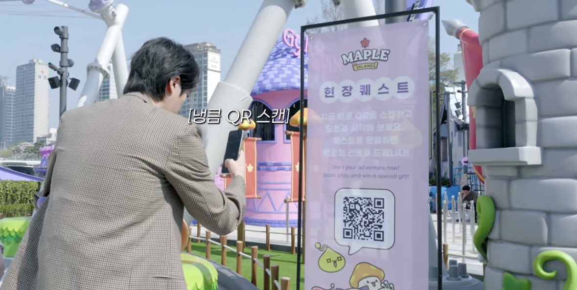아이거 그거잖아.,,

맨날
오빠최고~하던 여친

놀이공원가서 딱히 남친신경쓰지않음
나보다 인형을 더많이 껴안는거같음
전광판 속 “남자”아이돌 사진 잘생겼다고 사진오백장..

시키는대로 얌전히 핫도그들고 기다리다가
번따당하는거까지 목격하고

단속하는거처럼 보일까봐 티는 못내는데