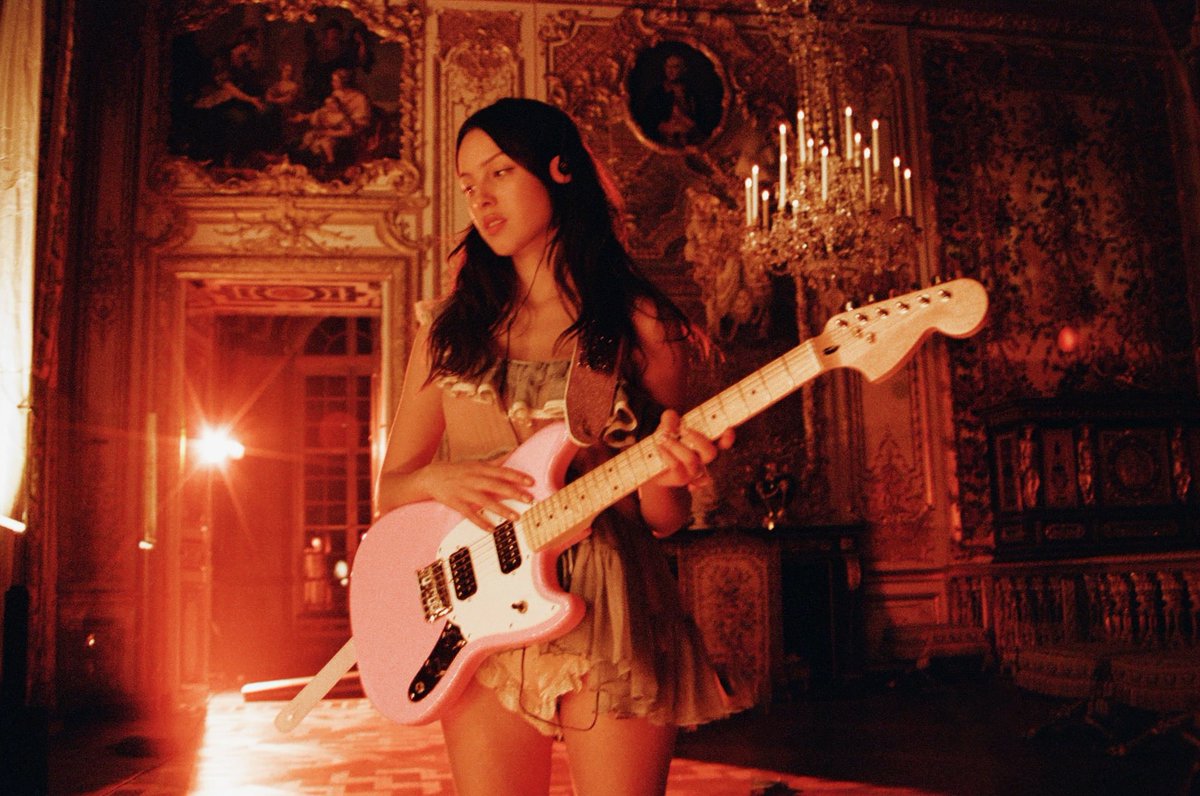 JonnyLeTran5's tweet image. Blessing your timeline with Olivia Rodrigo 😍 #OliviaRodrigo #singer #songwriter #Bizaardvark #HighSchoolMusicalTheSeries #GUTSWorldTourFilm #SourAlbum #GUTS #YouSeemPrettySadforaGirlSoinLove
#beautiful