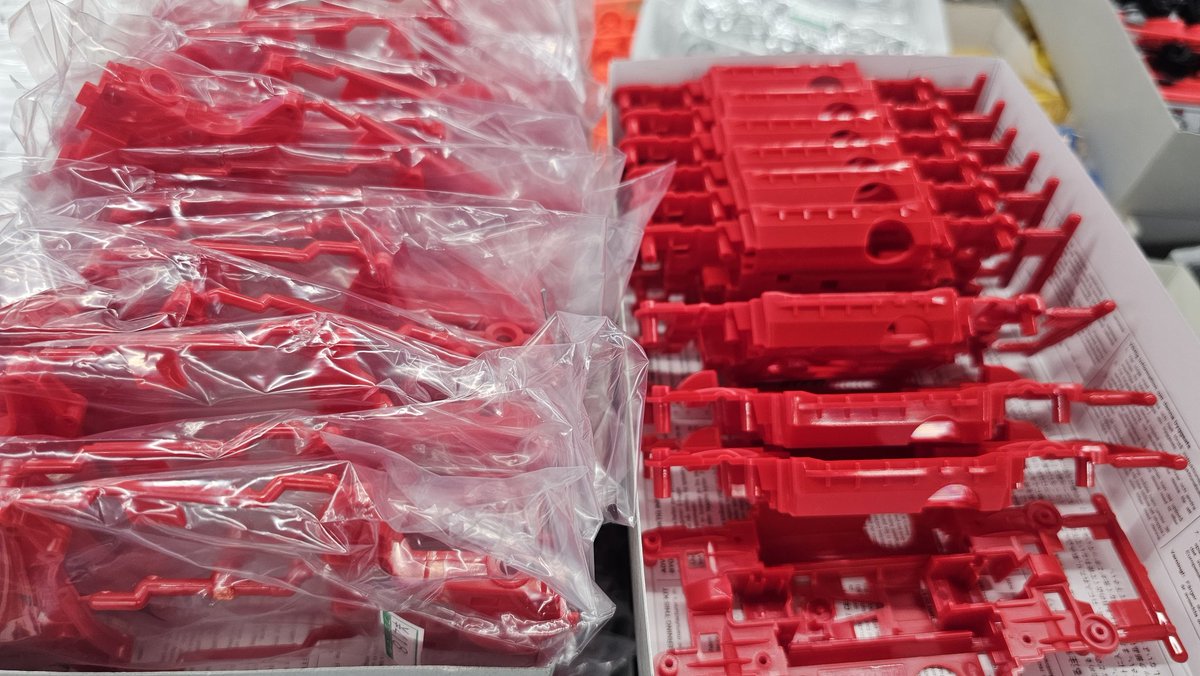 豊田自動織機 サイン入りジャージ 赤 TAMIYA】 ☆MSシャーシ赤 ☆MS前後ユニット赤 約半年位欠品してました