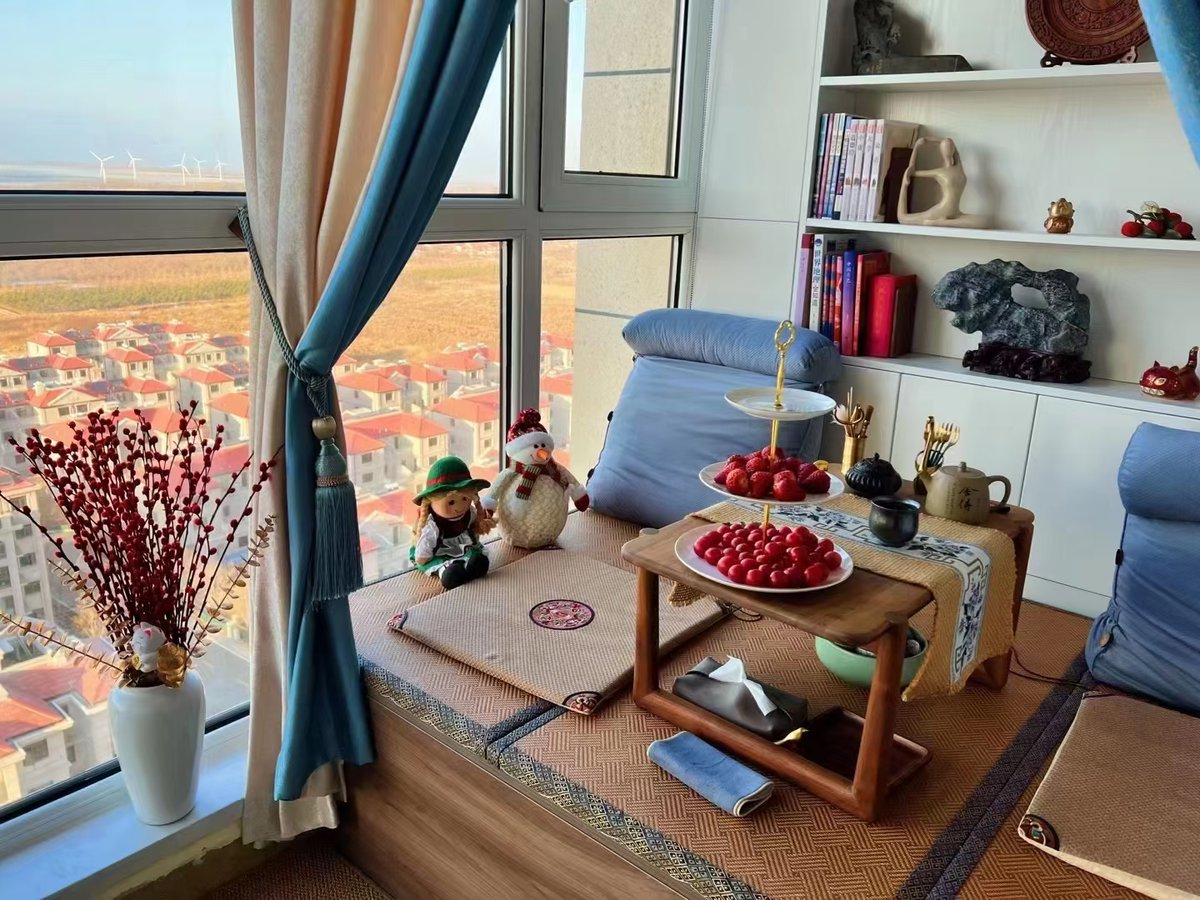 Lillypower1's tweet image. Cozy home moment —slippers on, warm drink in hand, sun through the window. Perfect afternoon pick-me-up. #HomeVibes #CozyLiving