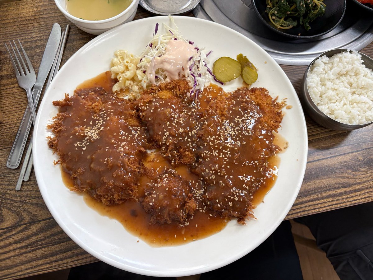 Gold_sla tweet media