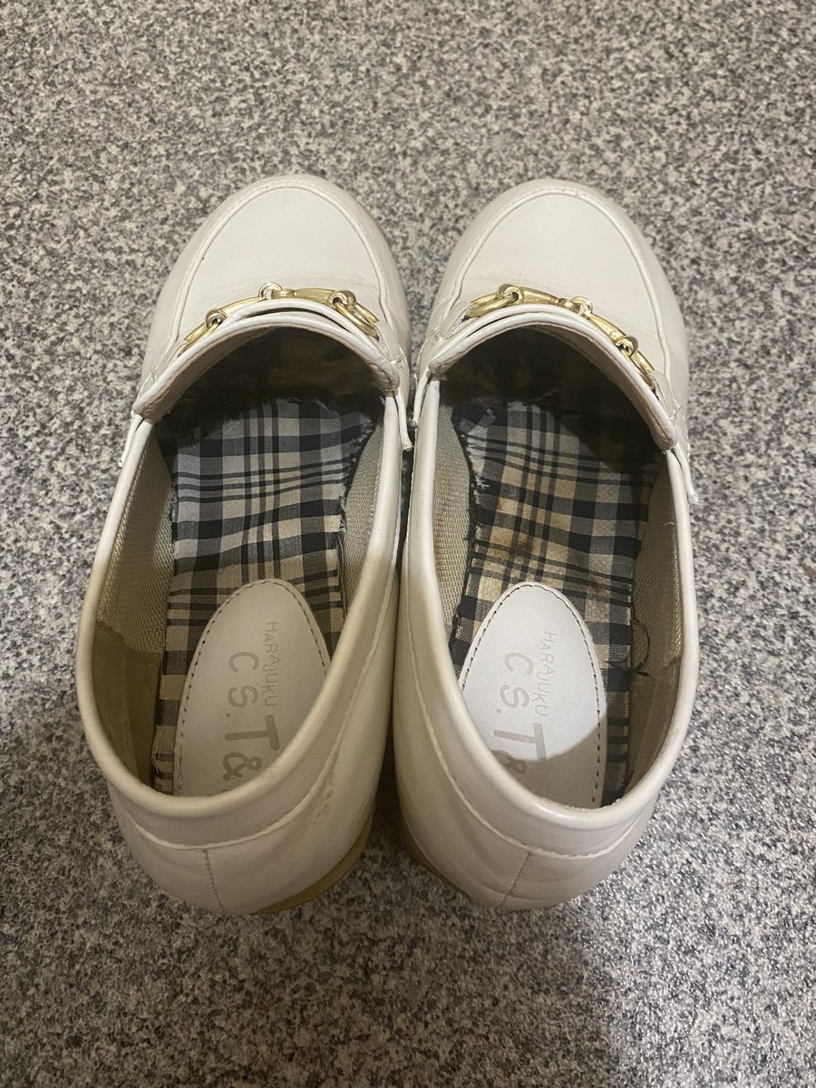 yuni___x's tweet photo. 明日、19日(日)新宿で！！メ○カリ🙆🏻‍♀️

画像は一部！固定ポストのものはあるからDMで聞いて〜🐥

#足もの売ります #靴下売ります #靴下売り子 #靴売ります #ローファー売ります #下着売ります #下着売り子 #パンツ売ります #下着手渡し #制服売ります #体操服売ります #ジャージ売ります https://t.co/Yk2AZ3WMnt