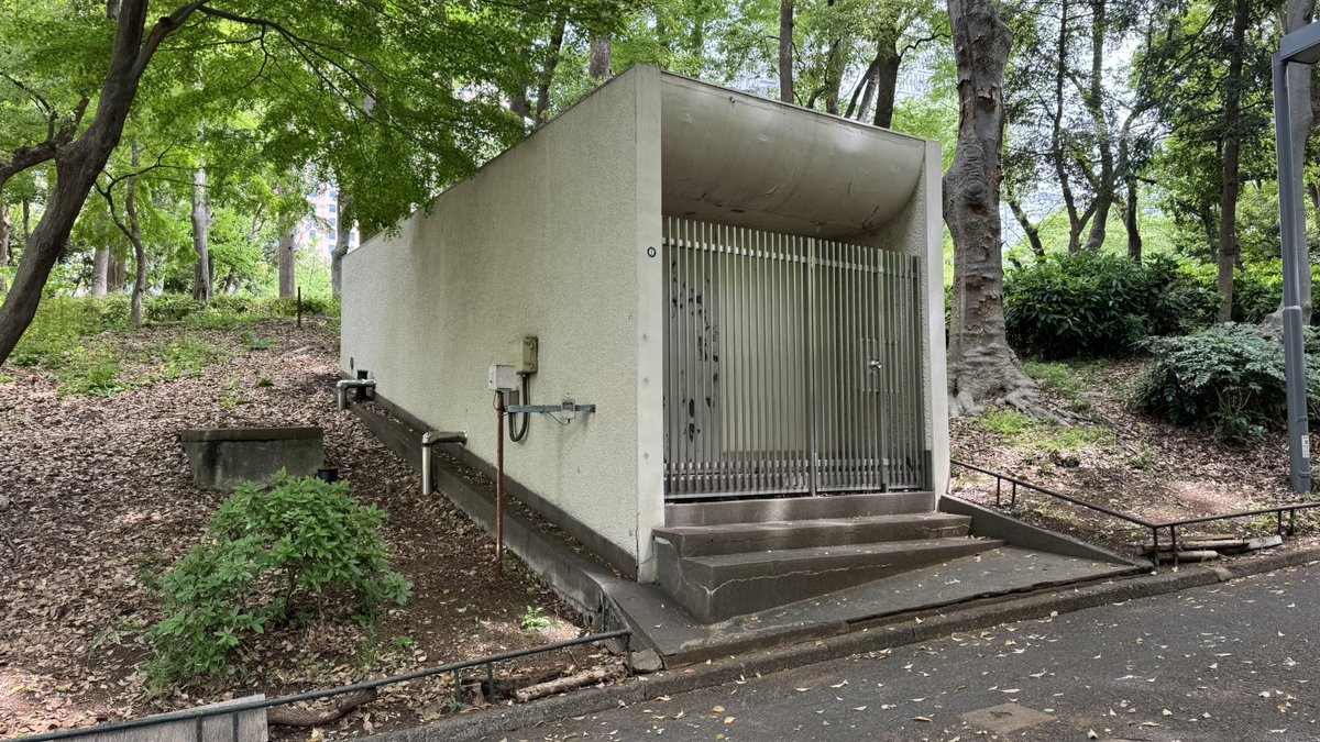 EsIstKlein's tweet image. Iconic Japan places that anyone who watched Digimon Tamers will immediately recognize. #Japan #ChuoPark #DigimonTamers #Guilmon #Digimon