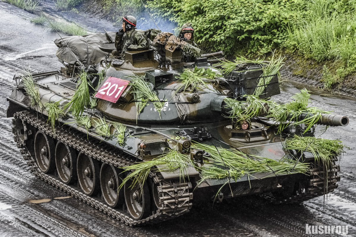 クスロウ tweet media