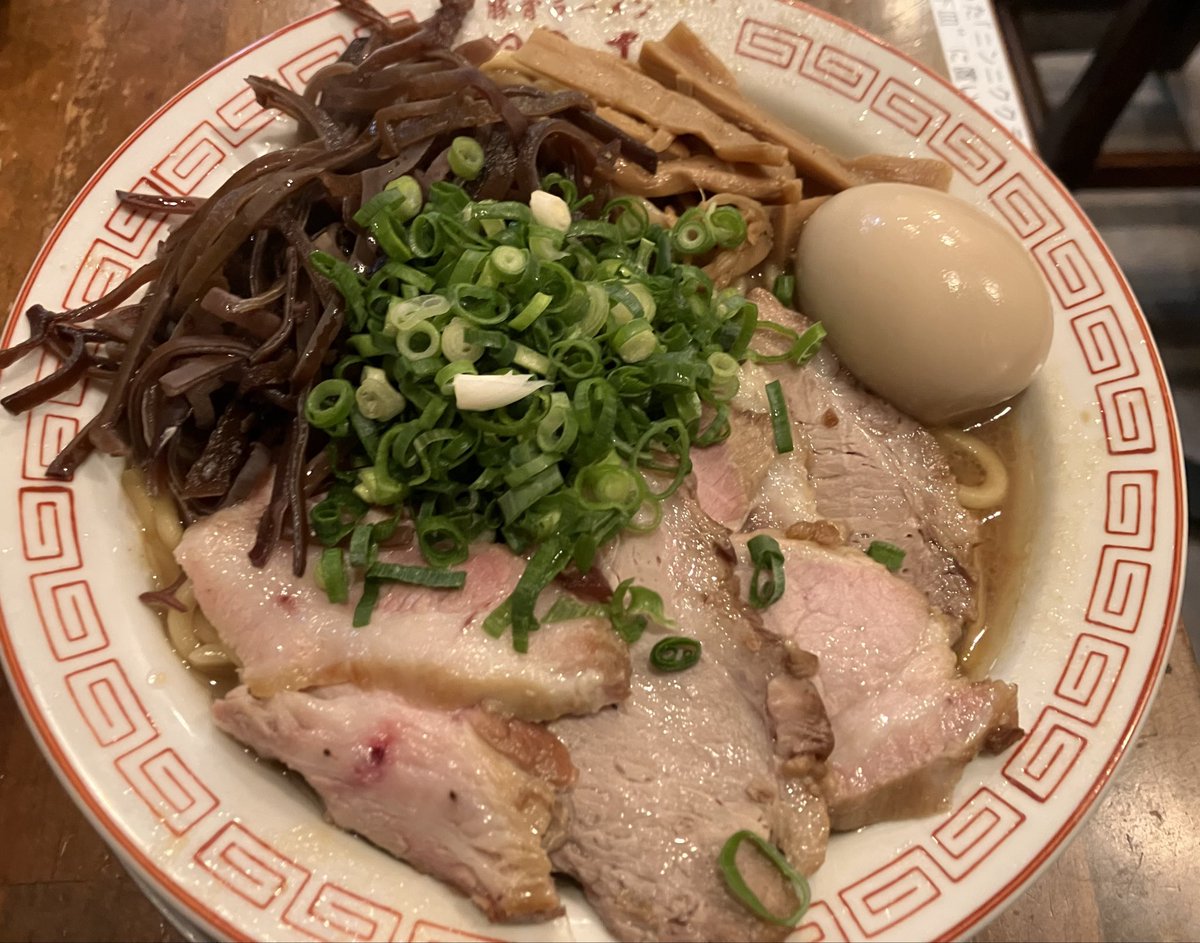 Raee57144030's tweet photo. 開王 八王子

特製皿豚骨

これは、かなり美味い😋

#ラーメン #中華そば #東京 https://t.co/KSdiApDpaL