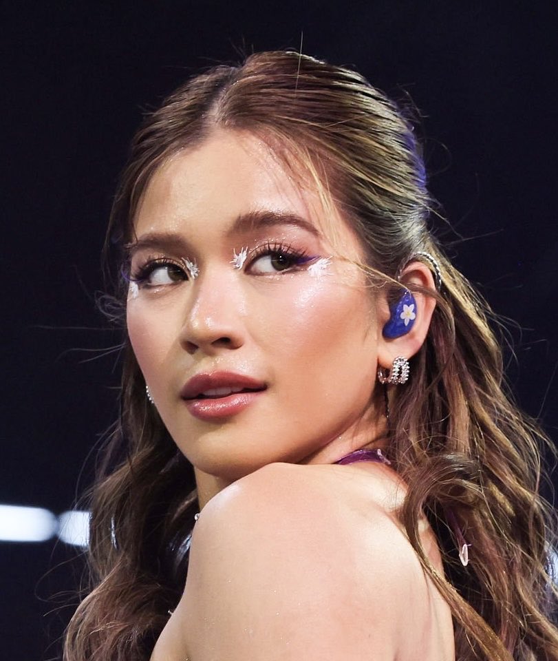 aphroditeholic's tweet photo. taking a moment to appreciate aiah’s glam for weekend 2! the hair, the makeup, the styling ?! everything suited her so well it actually elevated her whole aura

BINI BORN FOR COACHELLA
#BINI_CoachellaWk2 #BINICHELLA https://t.co/7jbeBCufi8