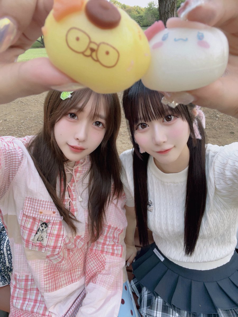 ui_hinagata's tweet photo. おはようございます！

桜の時のみならず、
この写真撮ってる時もバカでかい白い蜘蛛が小倉まゆさん(なんキニ！)の体を這っていきました🛀 https://t.co/kvdmfTT1G9