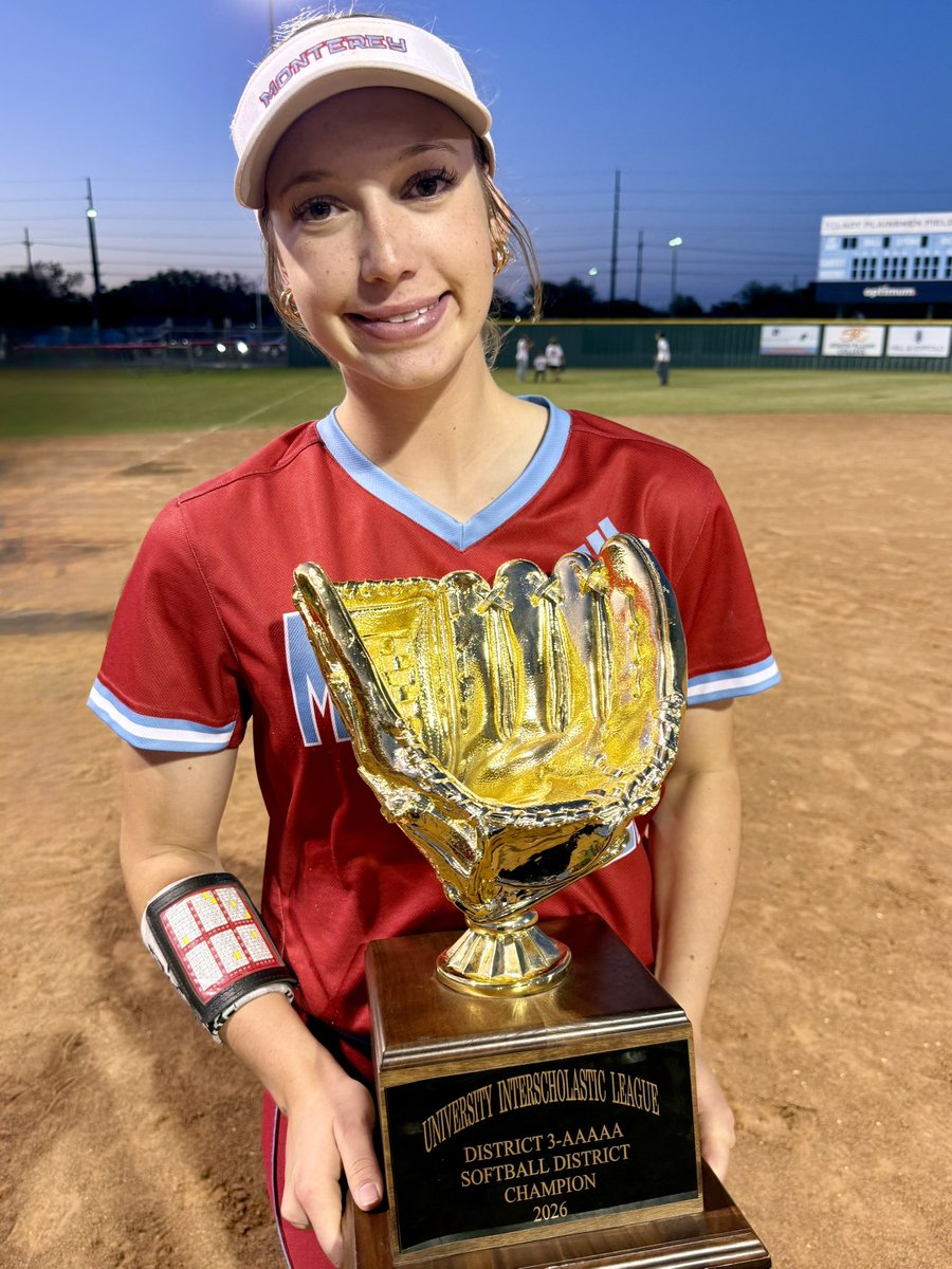 SabrinaMcBeath's tweet photo. Took district 3-5A !  Finished district play with an average of .565 and a fielding percentage of .975!  OPS was 1.689. Always something to work on but excited for the playoffs!!

@KristiMalpass 
@vasquezmarky 
@RussHeffley https://t.co/T3dlferaxW