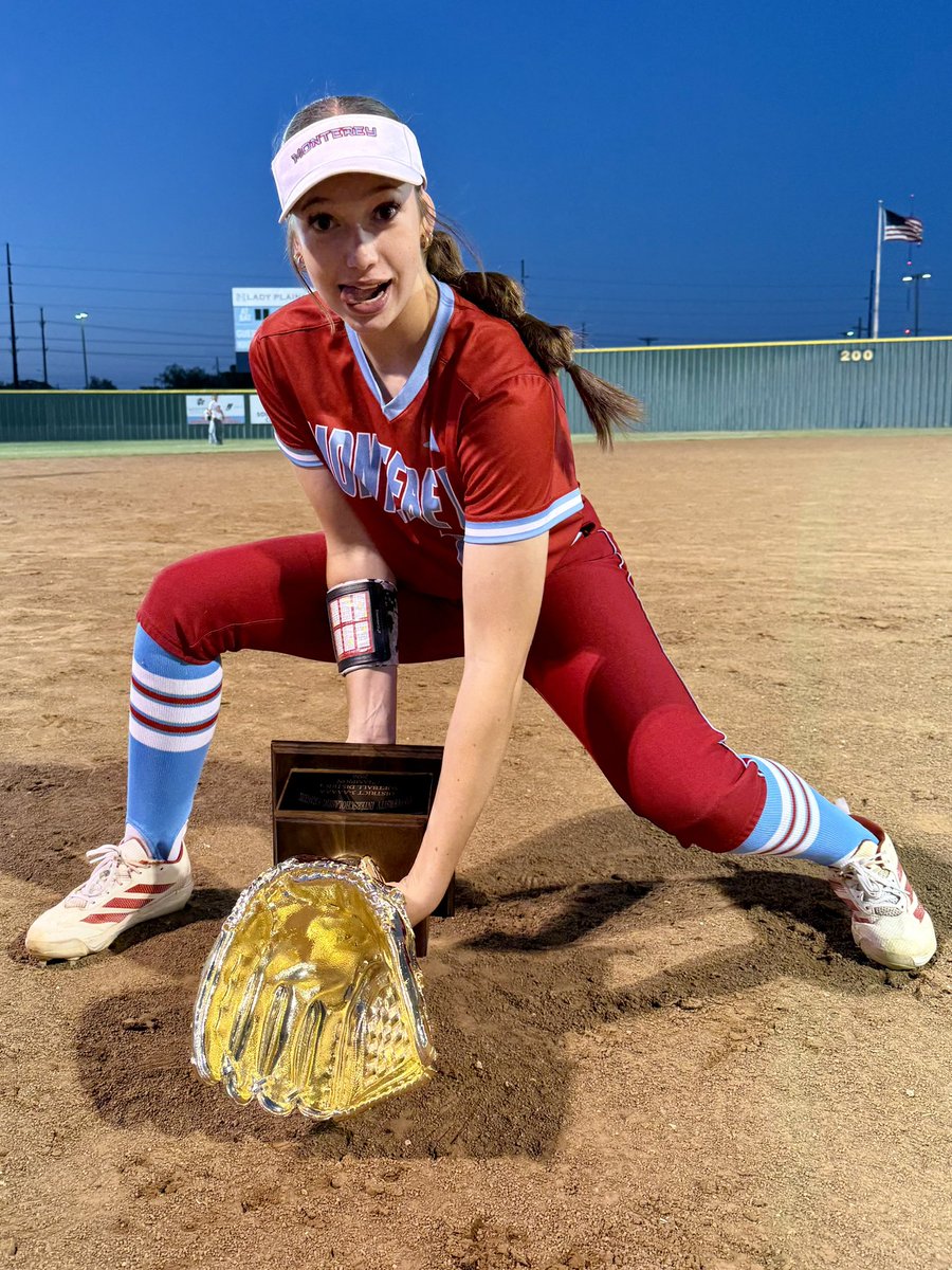 SabrinaMcBeath's tweet photo. Took district 3-5A !  Finished district play with an average of .565 and a fielding percentage of .975!  OPS was 1.689. Always something to work on but excited for the playoffs!!

@KristiMalpass 
@vasquezmarky 
@RussHeffley https://t.co/T3dlferaxW