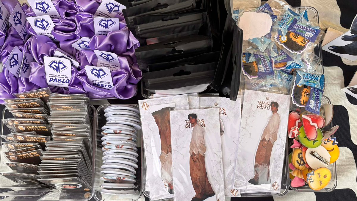 We got some mini Pablo standees for freebies. Located at Fanzone Table 9. 🤩💜

D-DAY SB19 WAS CONCERT FINALE
#WASontheRoadwithPABLO
<a href="/SB19Official/">SB19 Official</a> #SB19
#SB19_PABLO <a href="/imszmc/">PABLO</a>