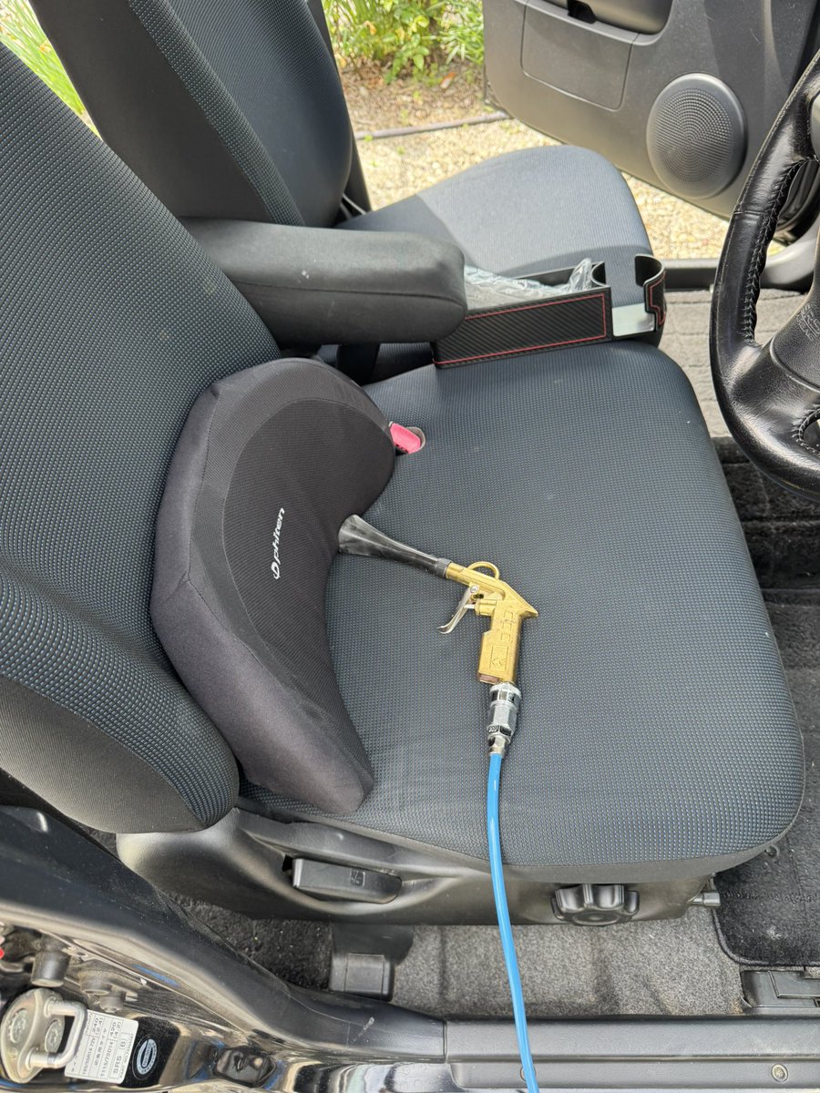 cw_philosophy's tweet photo. 花粉は洗車で落ちるけど車内にも溜まるからリセット https://t.co/xzrMshjySh