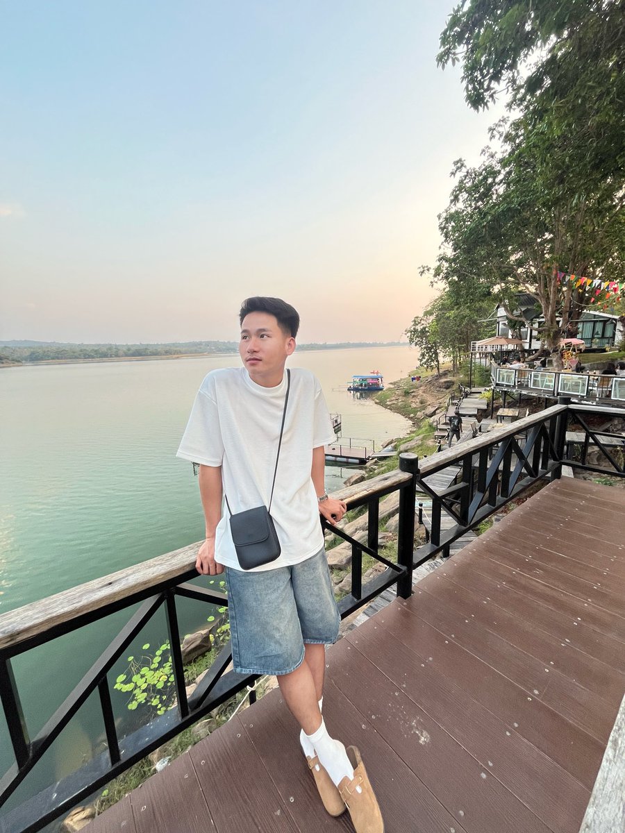 ບິງ ເກີຍງ tweet media