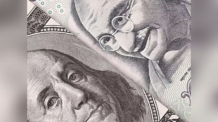 bsindia's tweet image. The rupee gained for a second day, closing below 93/$ after the RBI reportedly directed oil companies to use a special dollar window instead of the spot market.

mybs.in/2g5QNcg

#Rupee #IndianRupee #RupeevsDollar | @monstermanojit