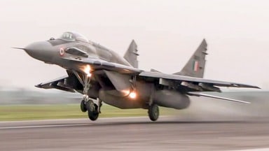 Devilliers002's tweet image. पुणे एयरपोर्ट की हार्ड लैंडिंग वार्निंग साइन है ⚠️✈️। रनवे , तकनीकी और इमरजेंसी प्रोटोकॉल की तुरंत समीक्षा ज़रूरी है 🔧🔍🚨। एयरपोर्ट प्राधिकरण और भारत सरकार से अपेक्षा है कि यह घटना नीतियों और निवेश को बदलने का संकल्प बने 🇮🇳📋🚧। ✈️ #PuneAirport #SafetyFirst #IndianGovernment