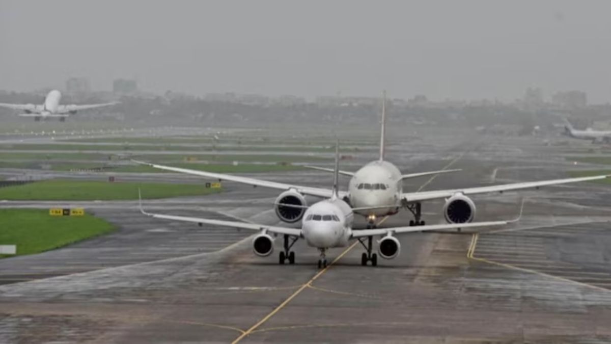 Devilliers002's tweet image. पुणे एयरपोर्ट की हार्ड लैंडिंग वार्निंग साइन है ⚠️✈️। रनवे , तकनीकी और इमरजेंसी प्रोटोकॉल की तुरंत समीक्षा ज़रूरी है 🔧🔍🚨। एयरपोर्ट प्राधिकरण और भारत सरकार से अपेक्षा है कि यह घटना नीतियों और निवेश को बदलने का संकल्प बने 🇮🇳📋🚧। ✈️ #PuneAirport #SafetyFirst #IndianGovernment