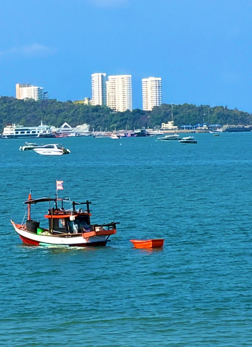 travelingman88's tweet image. Nice morning walk on the beach to sweat last nights beer out of me, now a super spicy hangover soup and catch up on some sleep 😴 #party #traveling