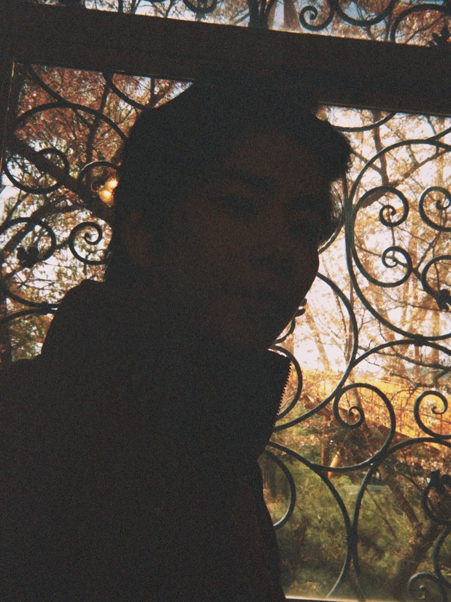 MJ fue al museo Wooyang a ver la exhibición del artista Joseph Mallord William Turner.

Por eso amo a MJ, tuvo el detalle de ver la exhibición y luego hacer fotografías con la técnica que observo, contraste e intensidad de luz.