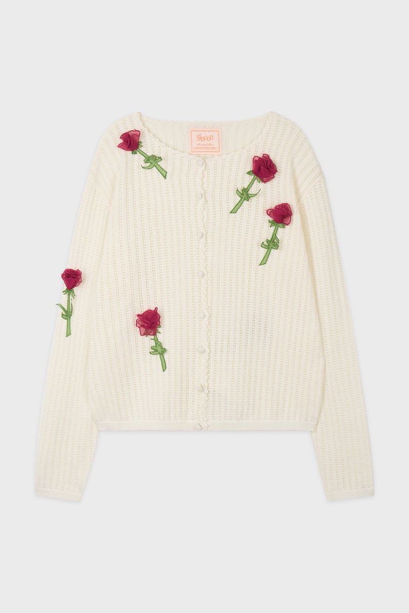 nnyenniii's tweet image. ⊹ ⋆ﾟ˚₊‧ 260322 이서 가디건, 상의 손민수 ‧₊˚ ⋆ﾟ⊹

𓂂 𓈒𓏸 브랜드: Sinoon (시눈)

𓂂 𓈒𓏸 제품: SN Rose Sheer Knit Cardigan (Cream)

💲가격 : ₩238,000

🔎 sinoon.co.kr/product/sn-ros…

#LEESEO #이서 #IVE #아이브