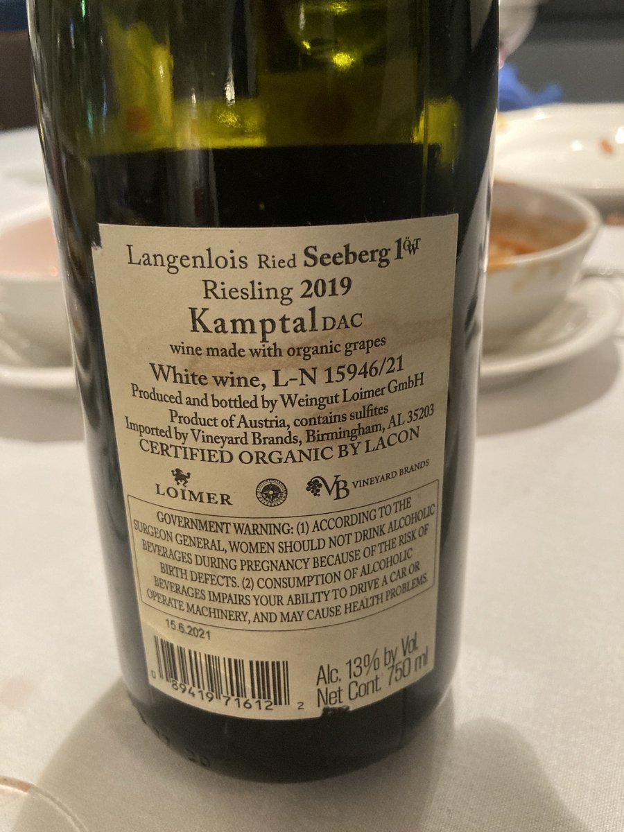 DoliverosDaniel's tweet photo. Austrian beauty,19 #Loimer Langenlois Ried Seeberg #Riesling from Kamptal,fermented in oak/steel & aged in old oak,canary color,aroma of Granny Smith,passion fruit,tarragon,petrol,honeycomb & mineral,medium body,nice texture,w/yellow cherry & mandarin overtones,nice crispy finish https://t.co/5DvnRovdLH