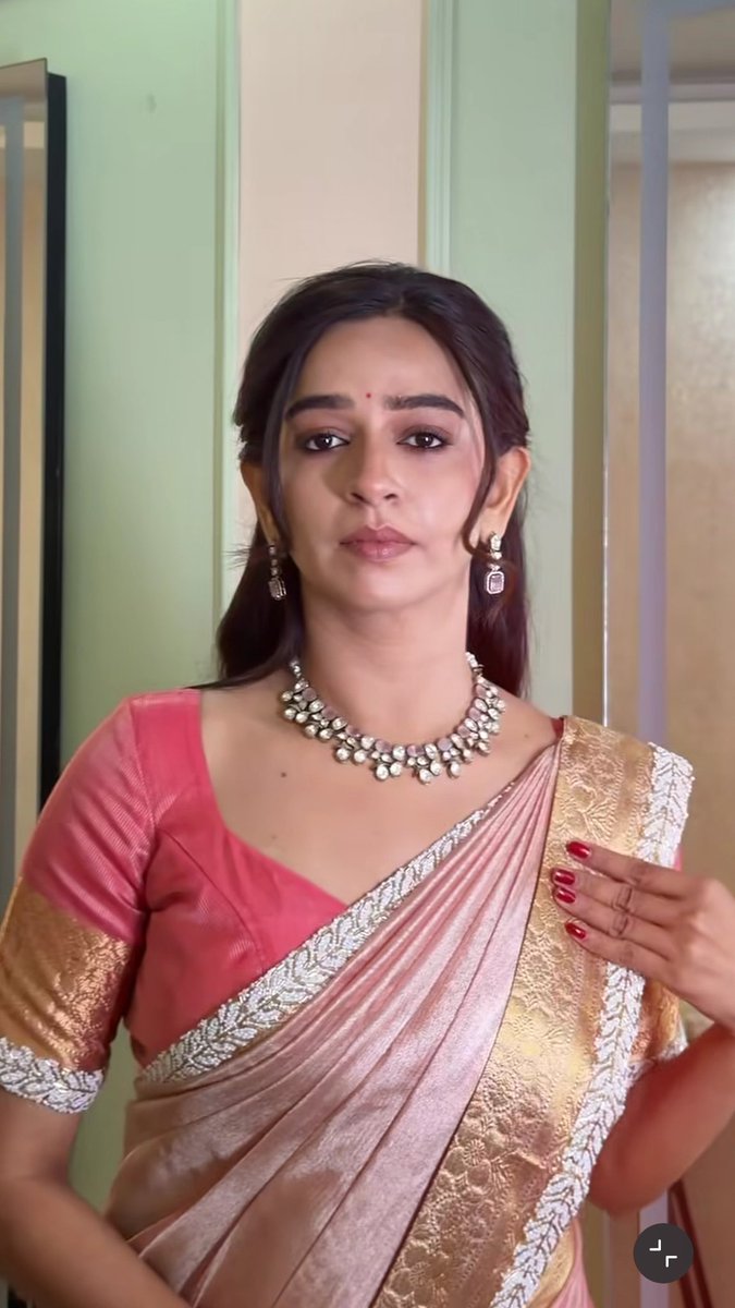 UrutateTeratate's tweet image. அழகுல மட்டுமில்ல குணத்துலயும் Gold ...😍😍
#Divya

இந்த நாய் @vijaytelevision season 9 contestants selection ல அவனுக்கே தெரியாம பண்ண ஒண்ணு ரெண்டு நல்லதுல இதுவும் ஒண்ணு 

#BiggBossTamil9
#BiggBoss9Tamil