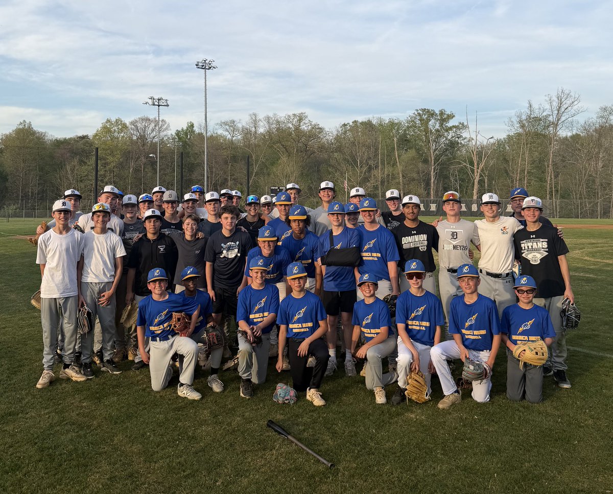 DomHighBaseball's tweet image. Awesome week as we welcomed the @SRMS_Official baseball team to practice! We worked hard, had fun, and got better! Great to be around our future Titans! Go Dom! Go Bolts ⚡️! #dombats #community #allin #futuretitans #family @DominionLcps @dhsatlas @TitanAthletics2 ⚫️⚪️💪👍⚾️