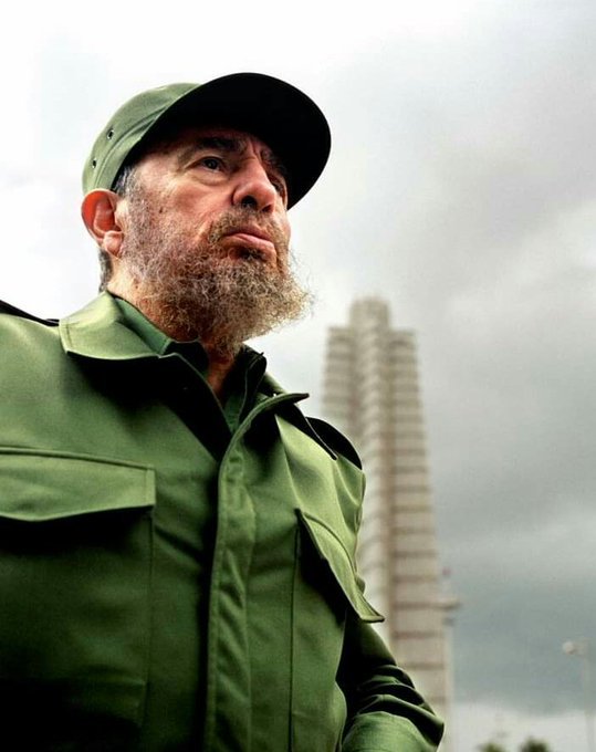 Fidel: “... porque cuando un hombre tiene un principio y cree en sus principios, nunca teme explicar sus actuaciones y nunca teme ni trata de disculparse o de que se le juzgue”. #LatiendoConFidel <a href="/JHGcasanova/">julio Heriberto Gómez Casanova</a>
